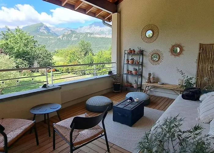 D'hote De Reymure Bed & Breakfast 3*